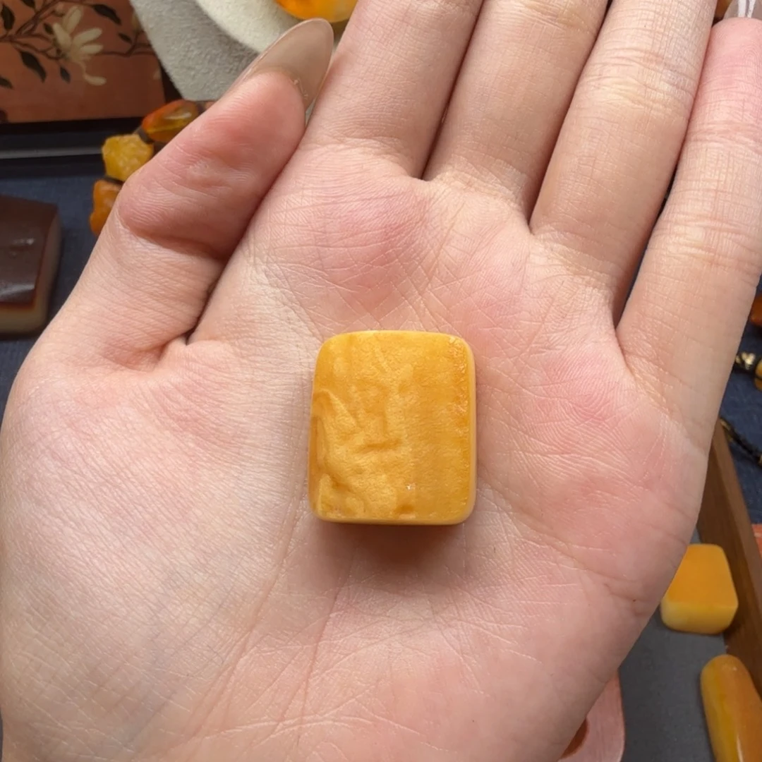 蜜蜡未镶嵌吊坠(赠链)