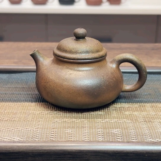 茶壶紫砂黄龙山原矿青段柴烧半手工（150 cc）