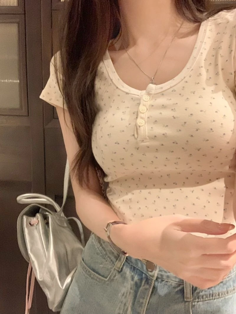 u领碎花短袖短款上衣女夏季2025年新款修身设计感百搭修身显瘦t恤