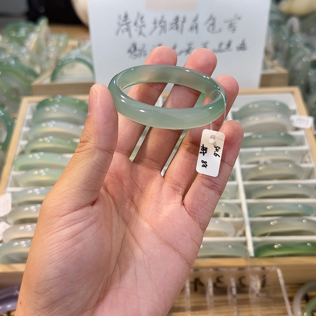 玛瑙/玉髓未镶嵌手镯圈口50.6