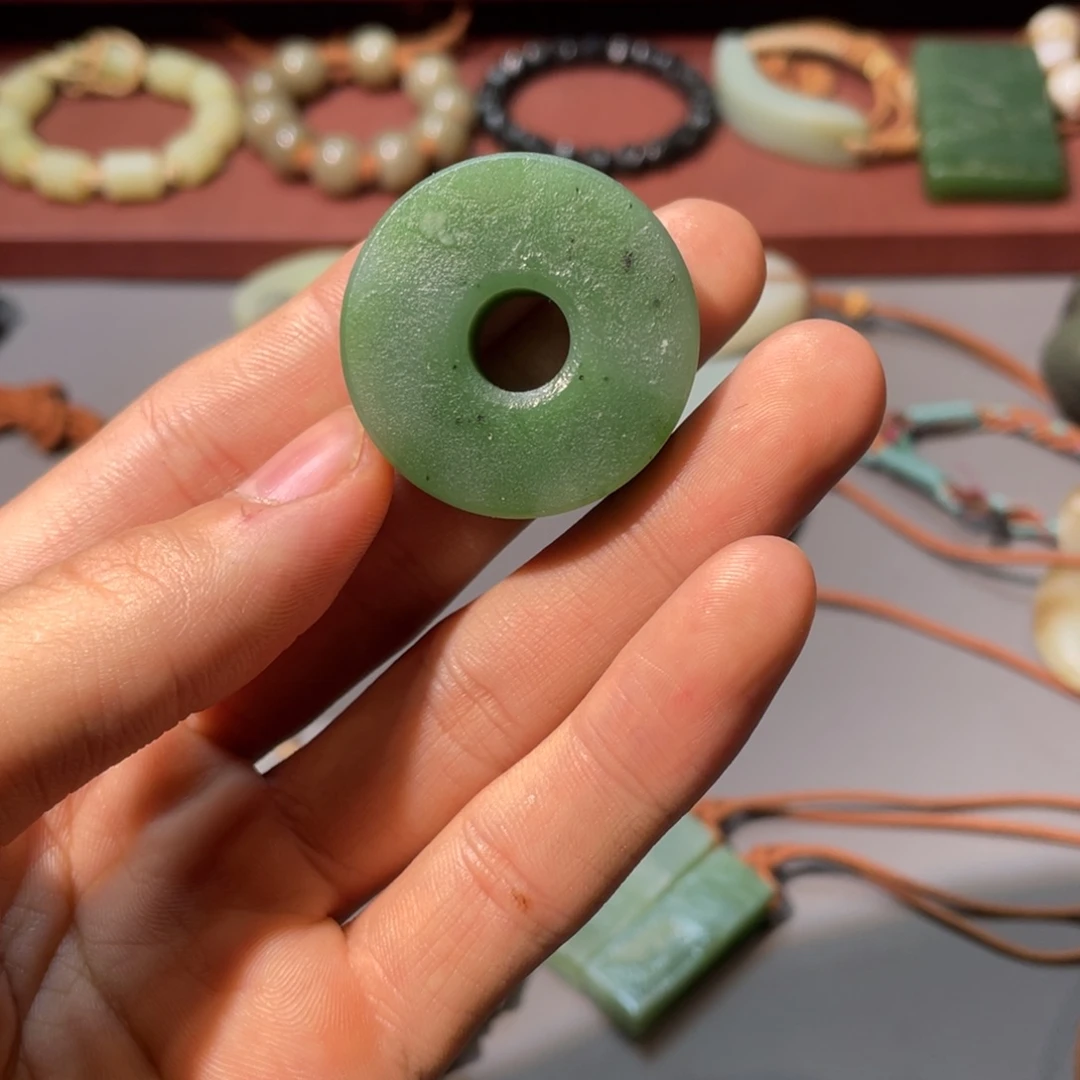 随***旅和田玉未镶嵌颈饰