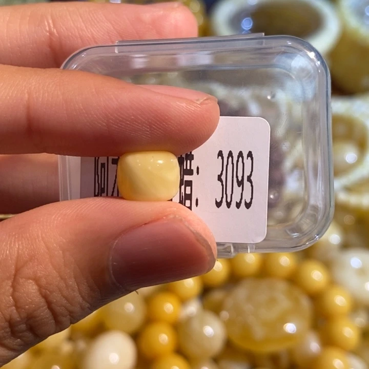 琥珀未镶嵌珠宝奇石3093