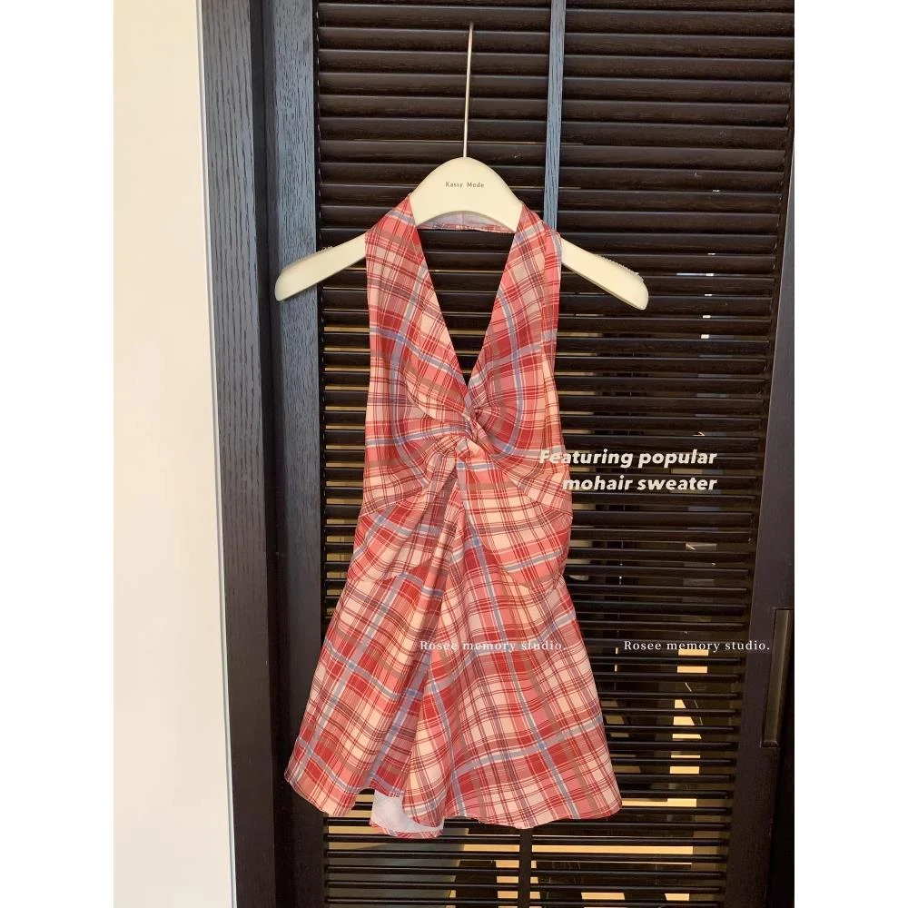 度假风挂脖红色格子背心女夏款不规则扭结吊带多巴胺女孩裙摆上衣