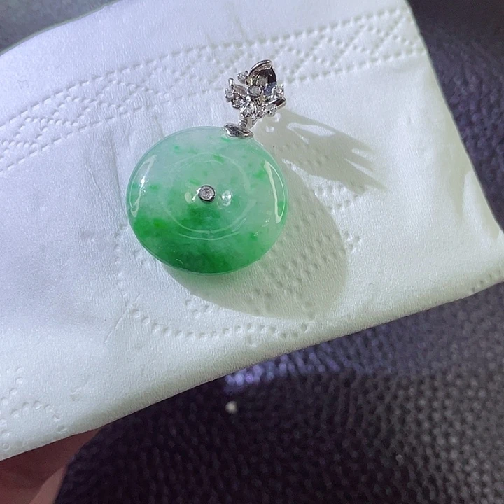 翡翠颈饰18K金镶嵌翡翠