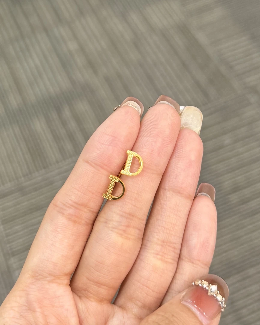 足金999 字母D弯钩耳钉