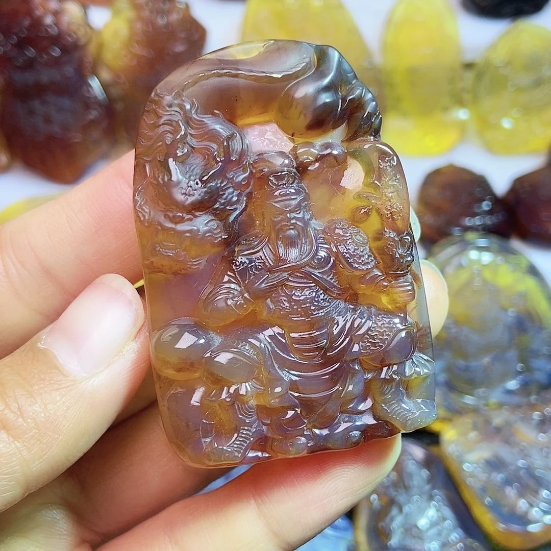 琥珀颈饰未镶嵌关公