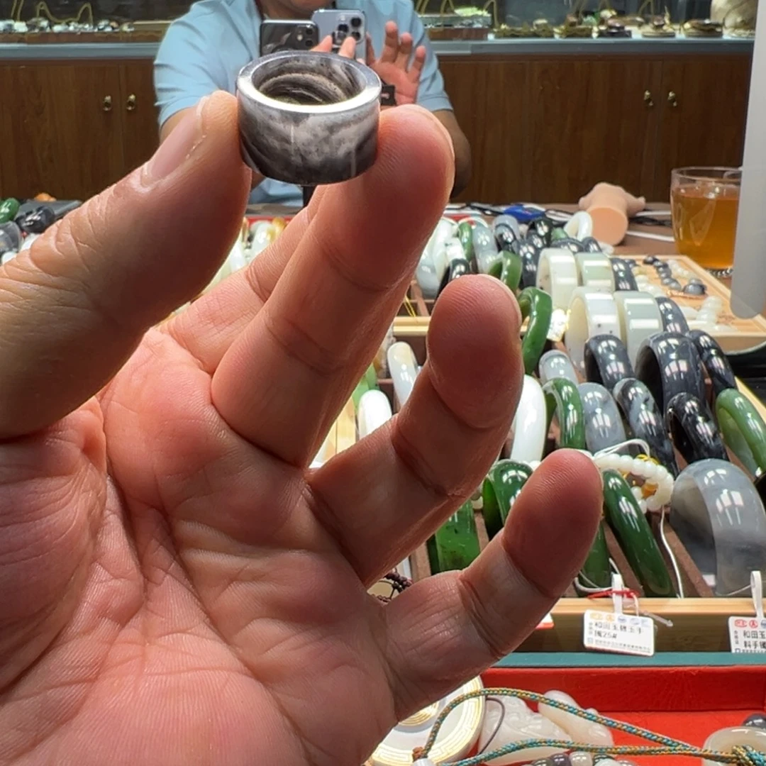 颈饰未镶嵌和田玉（糖玉）