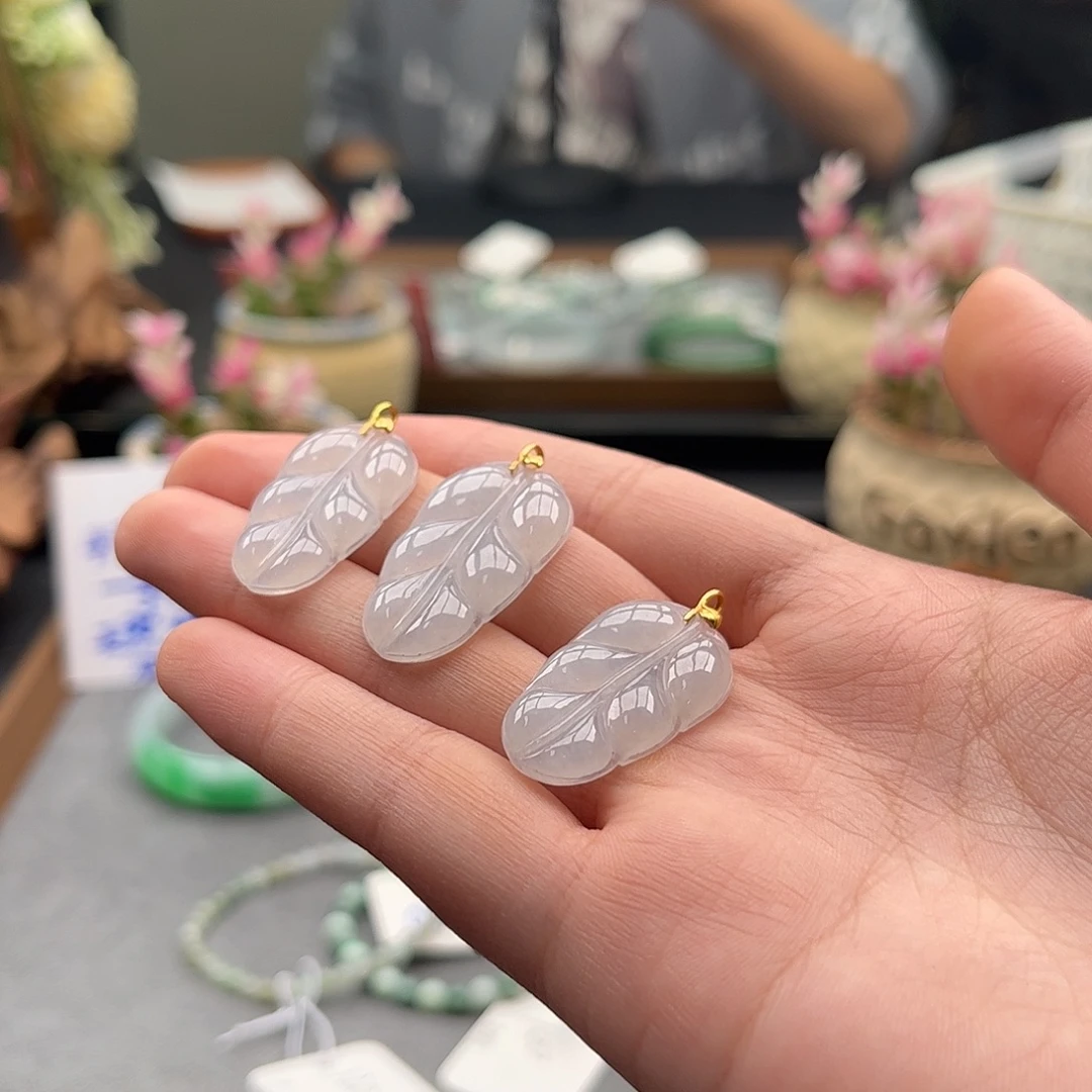 翡翠18K金镶嵌颈饰挂件