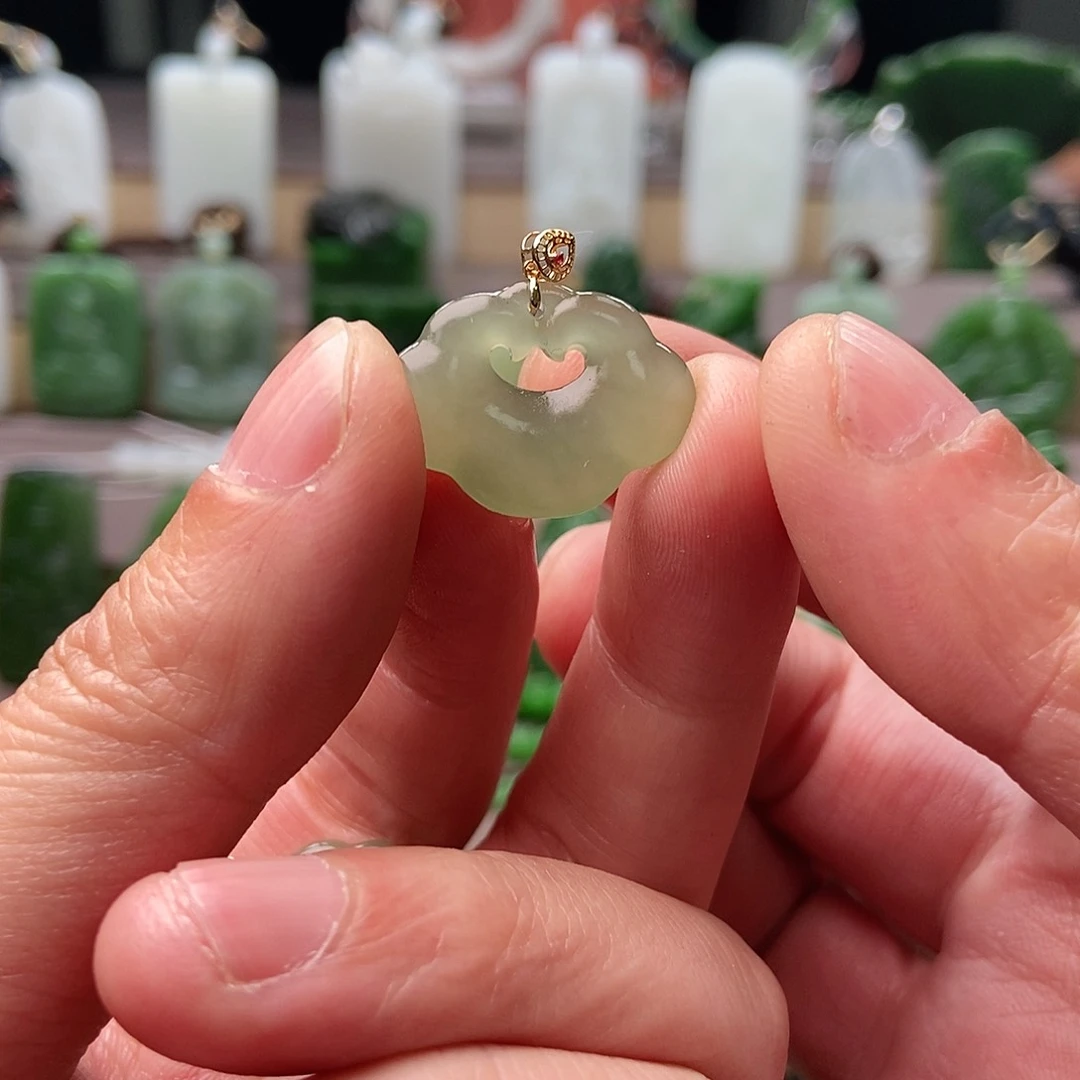 和田玉颈饰18K金镶嵌命*