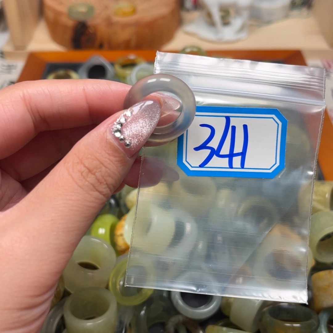 猪***我蛇纹石玉未镶嵌珠宝奇石