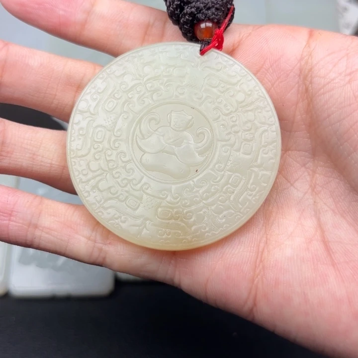 左***8和田玉未镶嵌颈饰