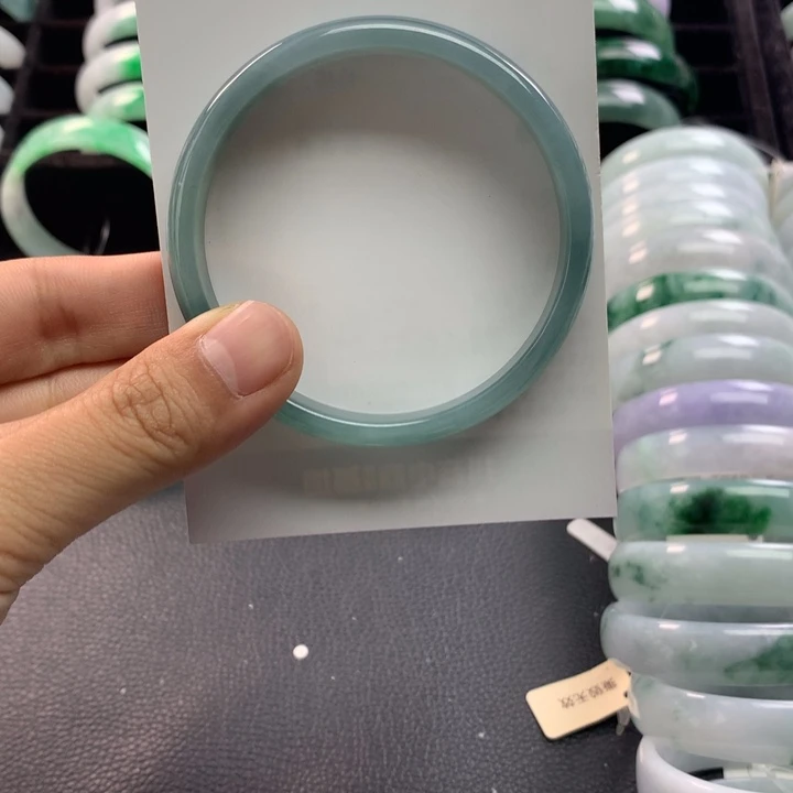 萍***安翡翠未镶嵌手镯公主