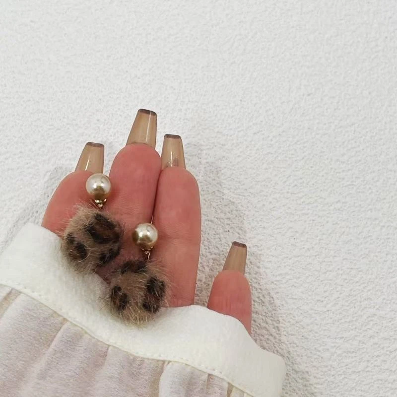 铜合金耳饰 法式轻奢气质小众甜酷风球球耳饰高级感耳钉P1018