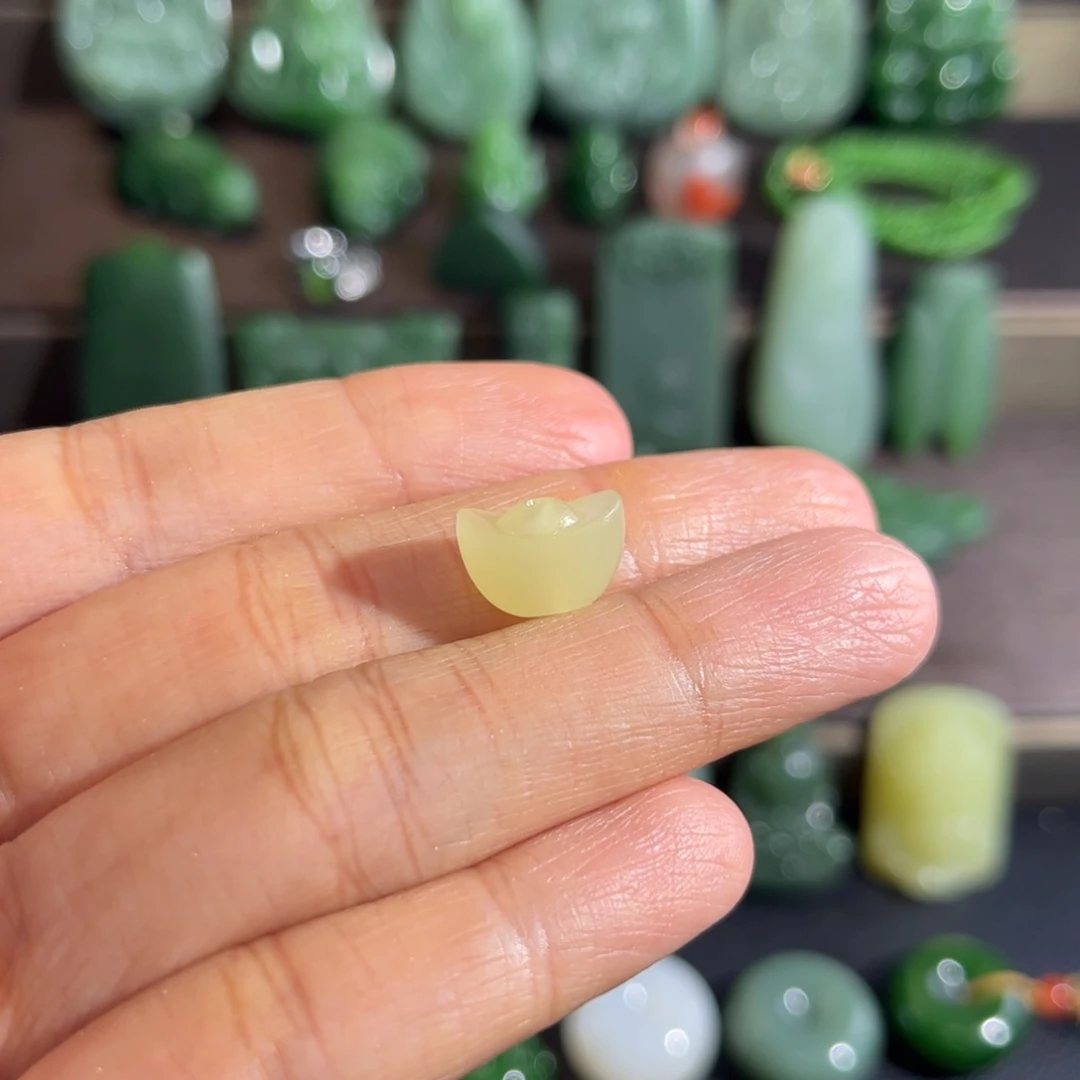 和田玉未镶嵌颈饰定制