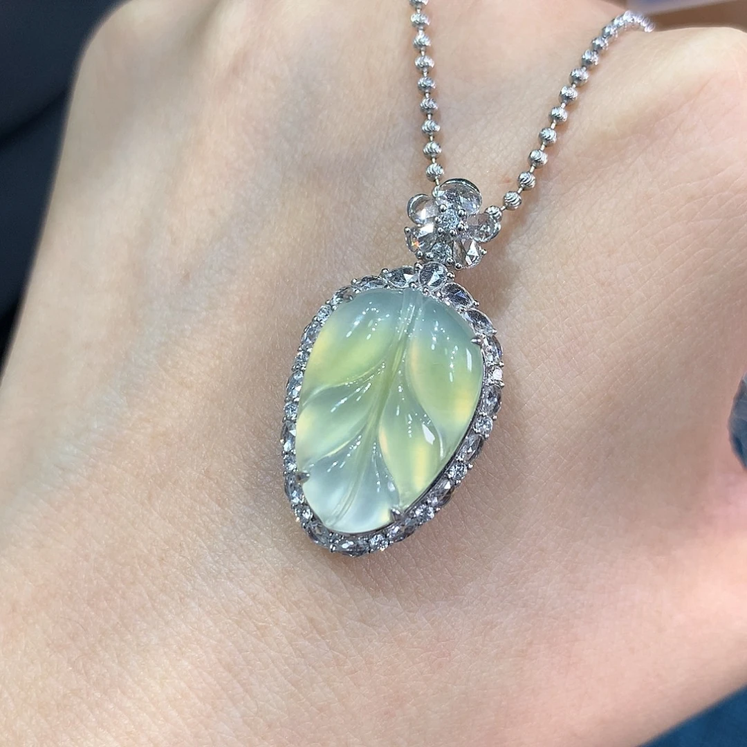 翡翠18K金镶嵌颈饰