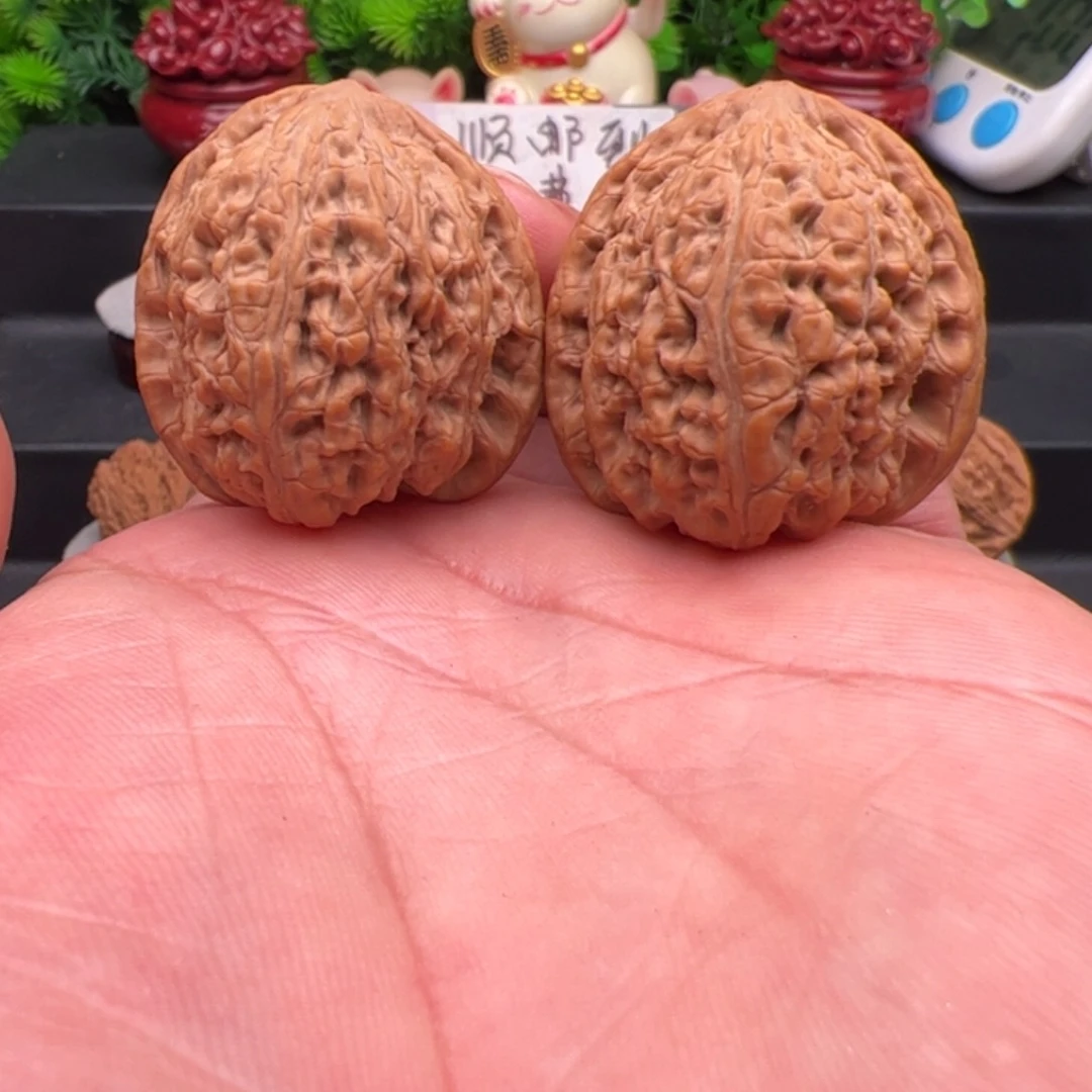 白***雾文玩核桃把件正宗成的红玛瑙，