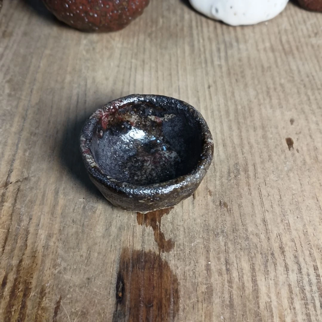 手捏志野柴烧主人杯