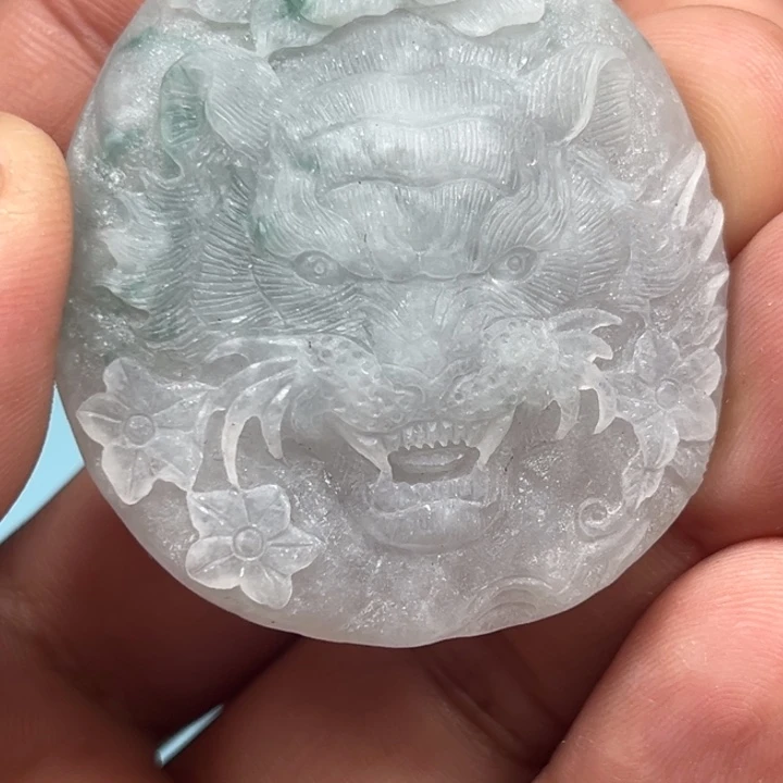 定制翡翠未镶嵌虎嗅蔷薇