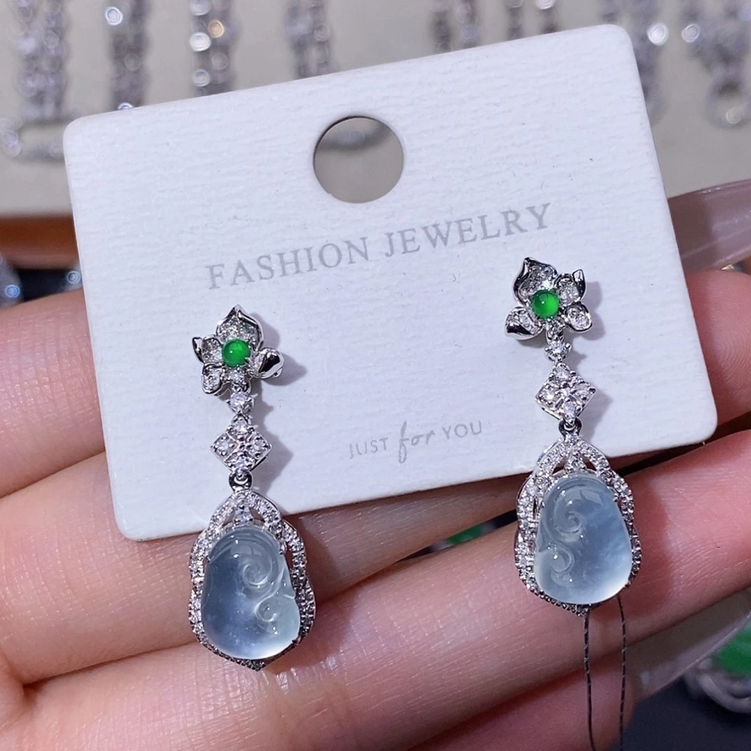 18K金镶嵌翡翠耳饰如意