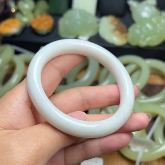和田玉手镯未镶嵌60