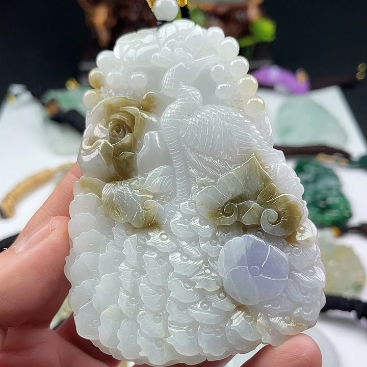 翡翠未镶嵌颈饰凤凰
