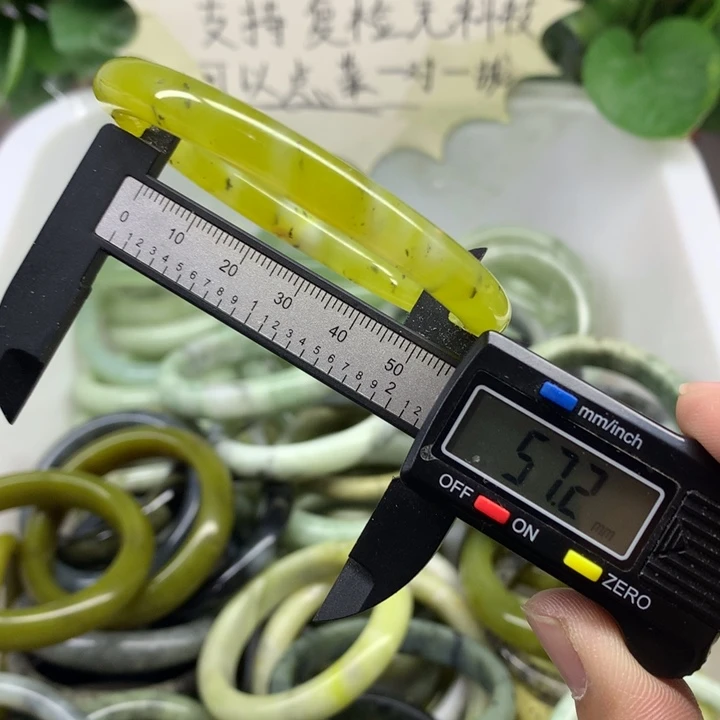 蛇纹石玉未镶嵌手镯8