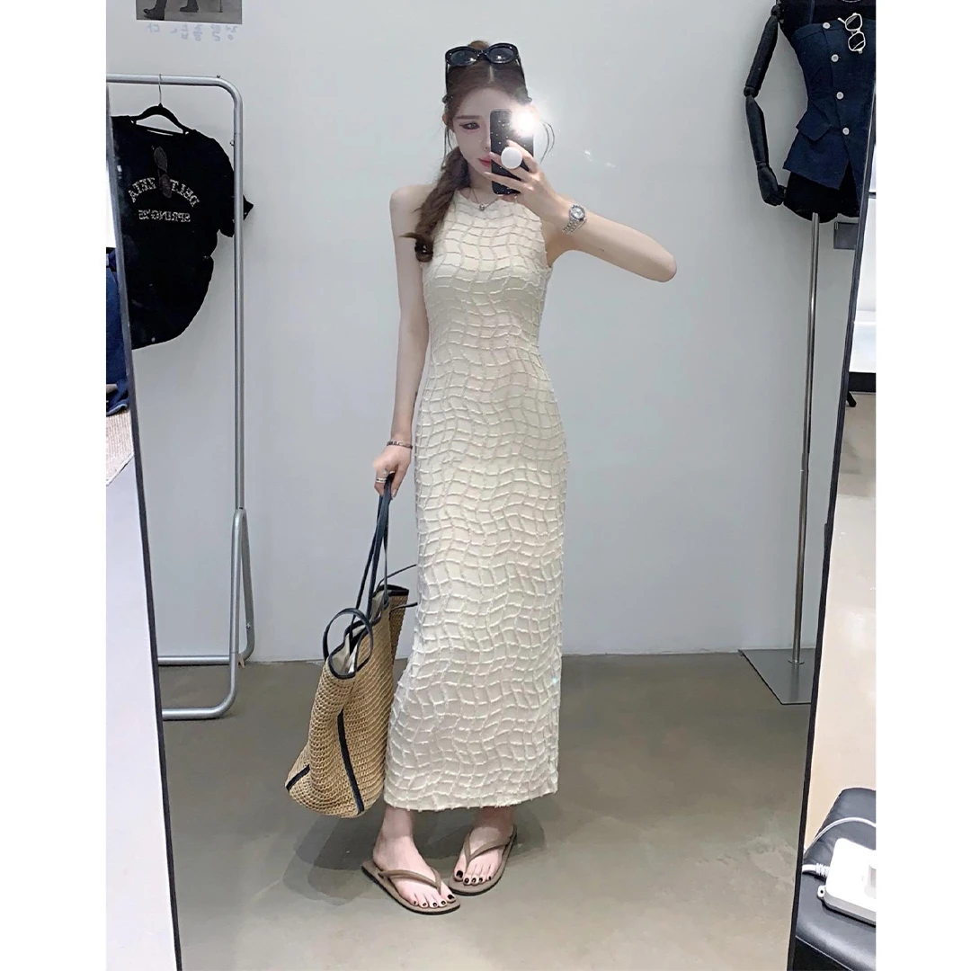 法式纯欲圆领收腰连衣裙女2025夏季新款设计感气质显瘦无袖长裙子