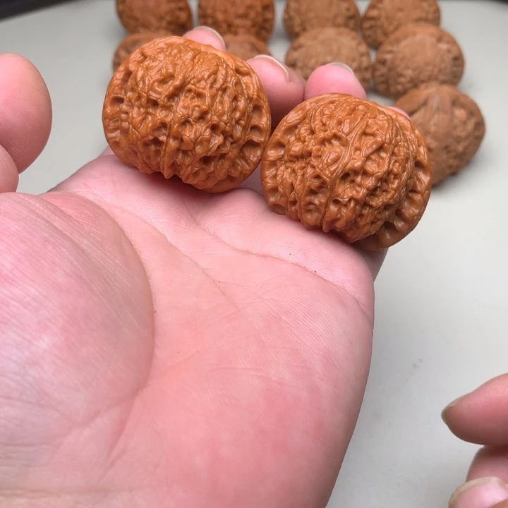 文玩核桃吊坠血麒麟43