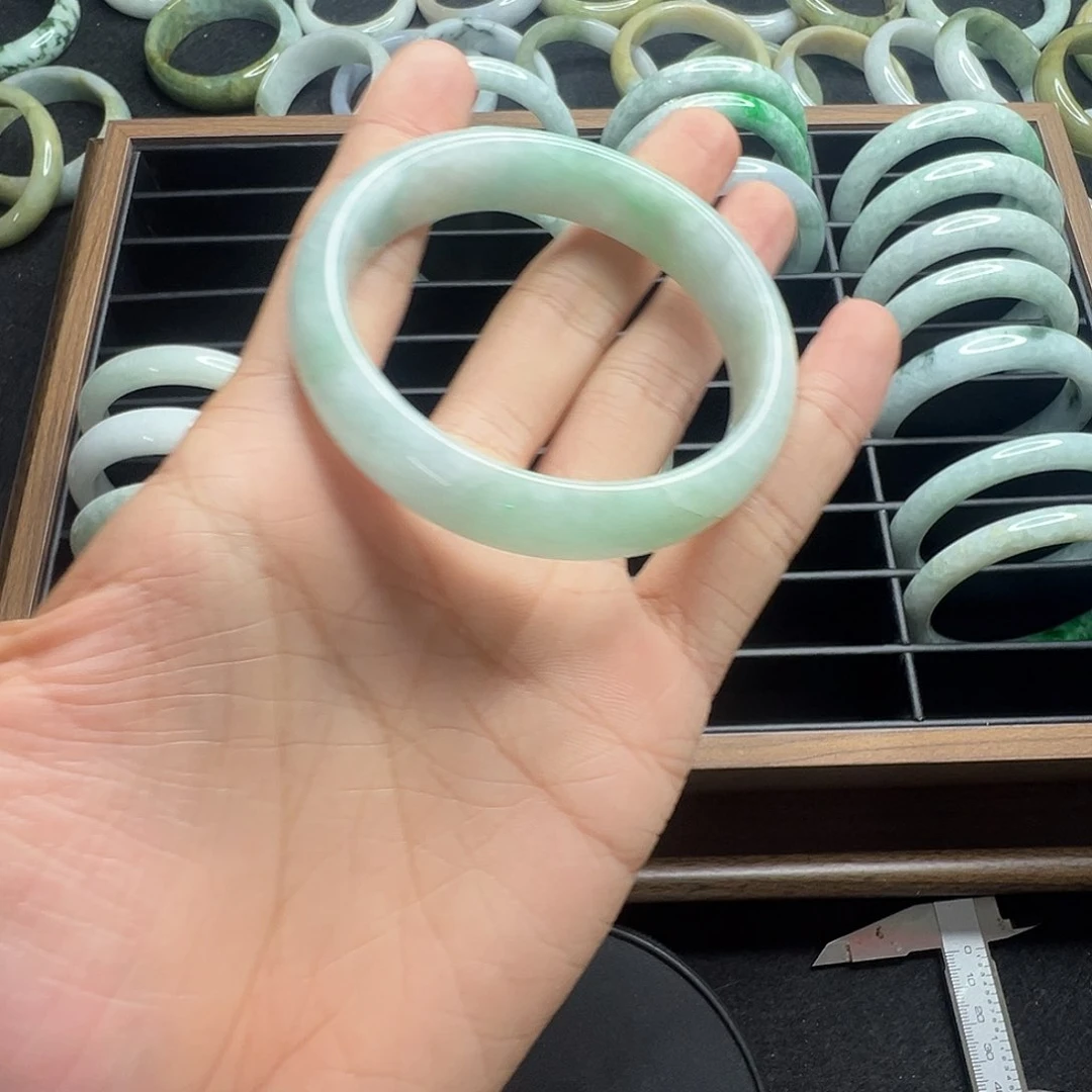 翡翠手镯未镶嵌小手镯翡翠