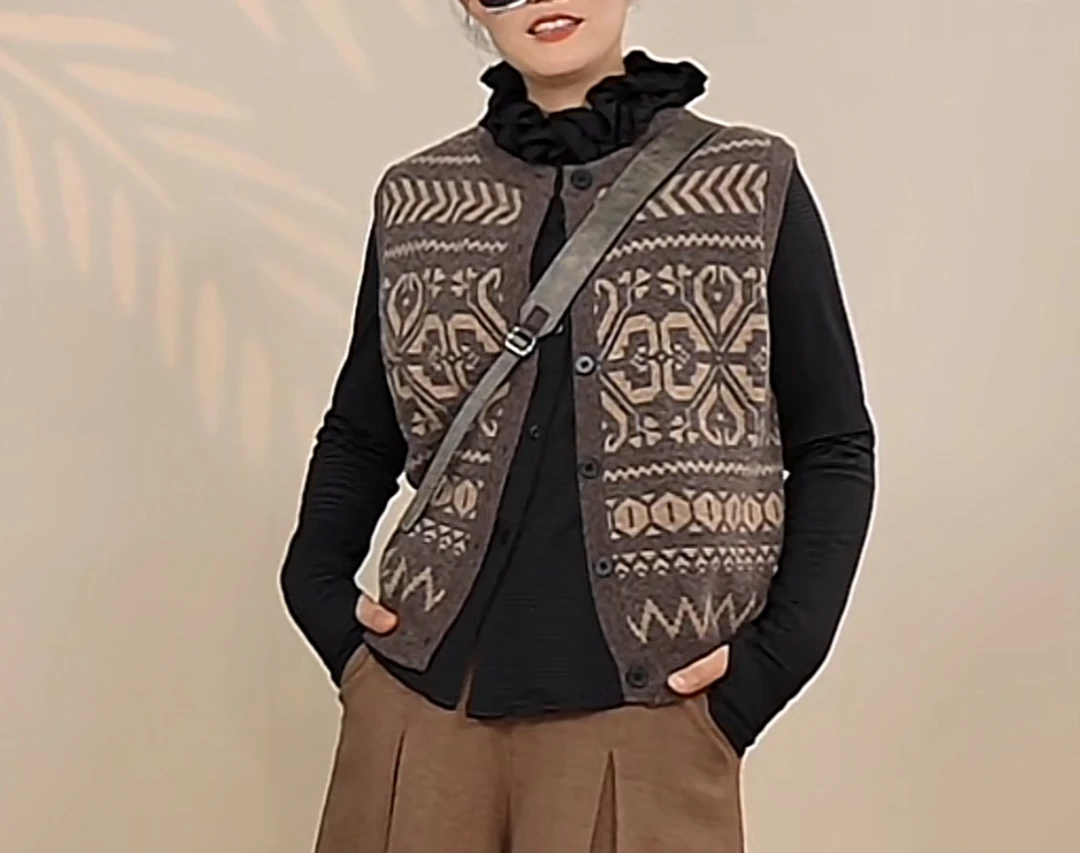 发音马甲  拼色  漫咖色绵羊毛马甲