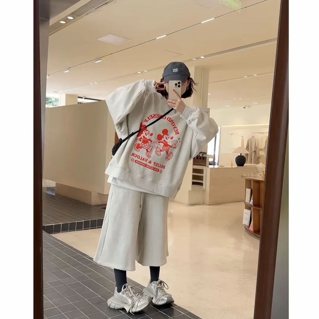秋季女款慵懒风卡通印花卫衣与八分阔腿裤套装