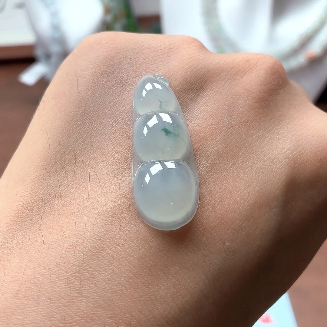 翡翠未镶嵌颈饰福豆