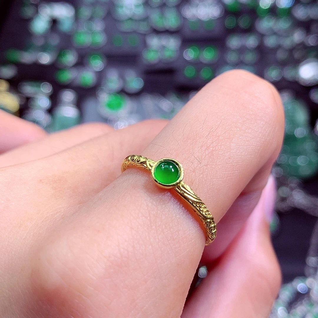 翡翠未镶嵌颈饰戒指