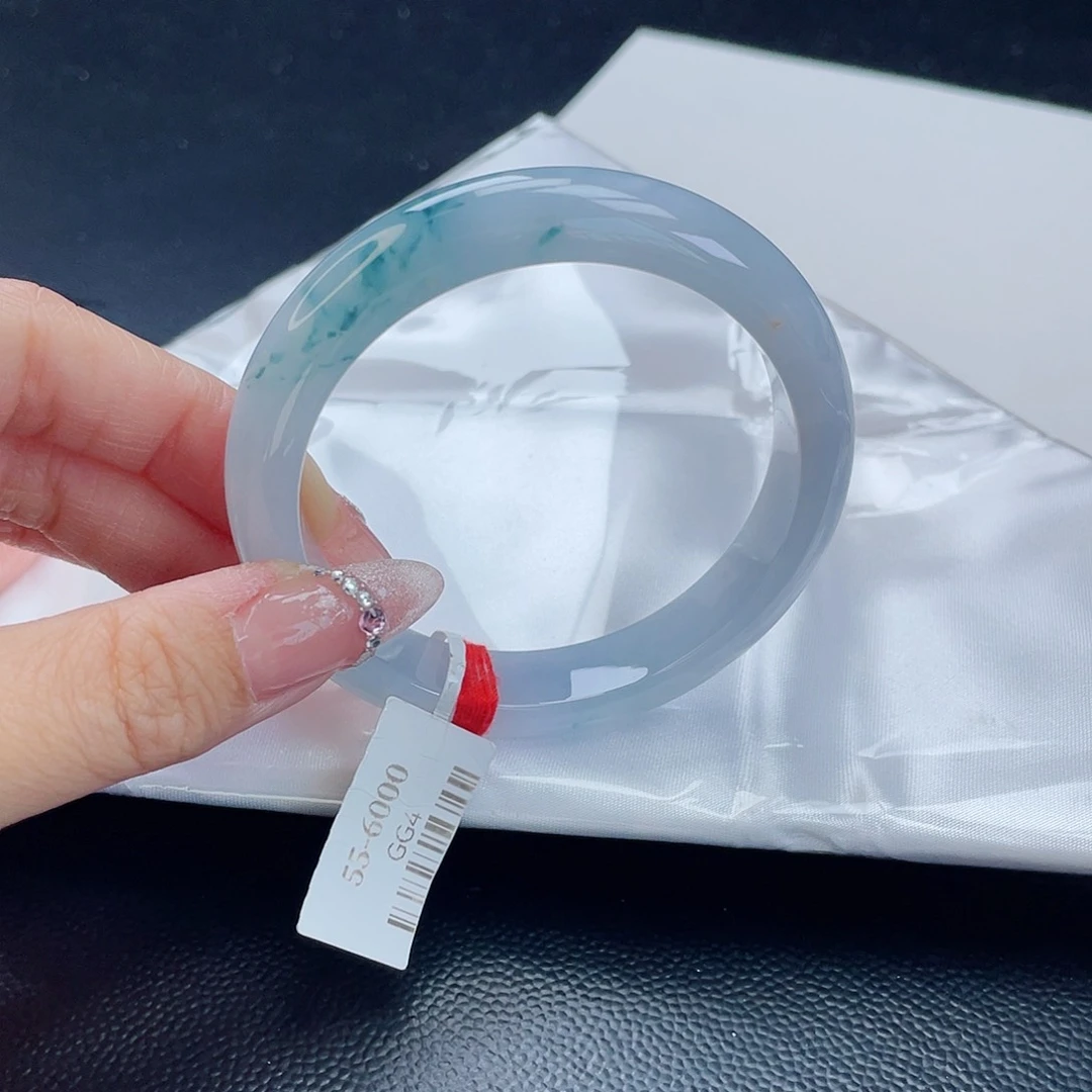 翡翠手镯未镶嵌翡翠