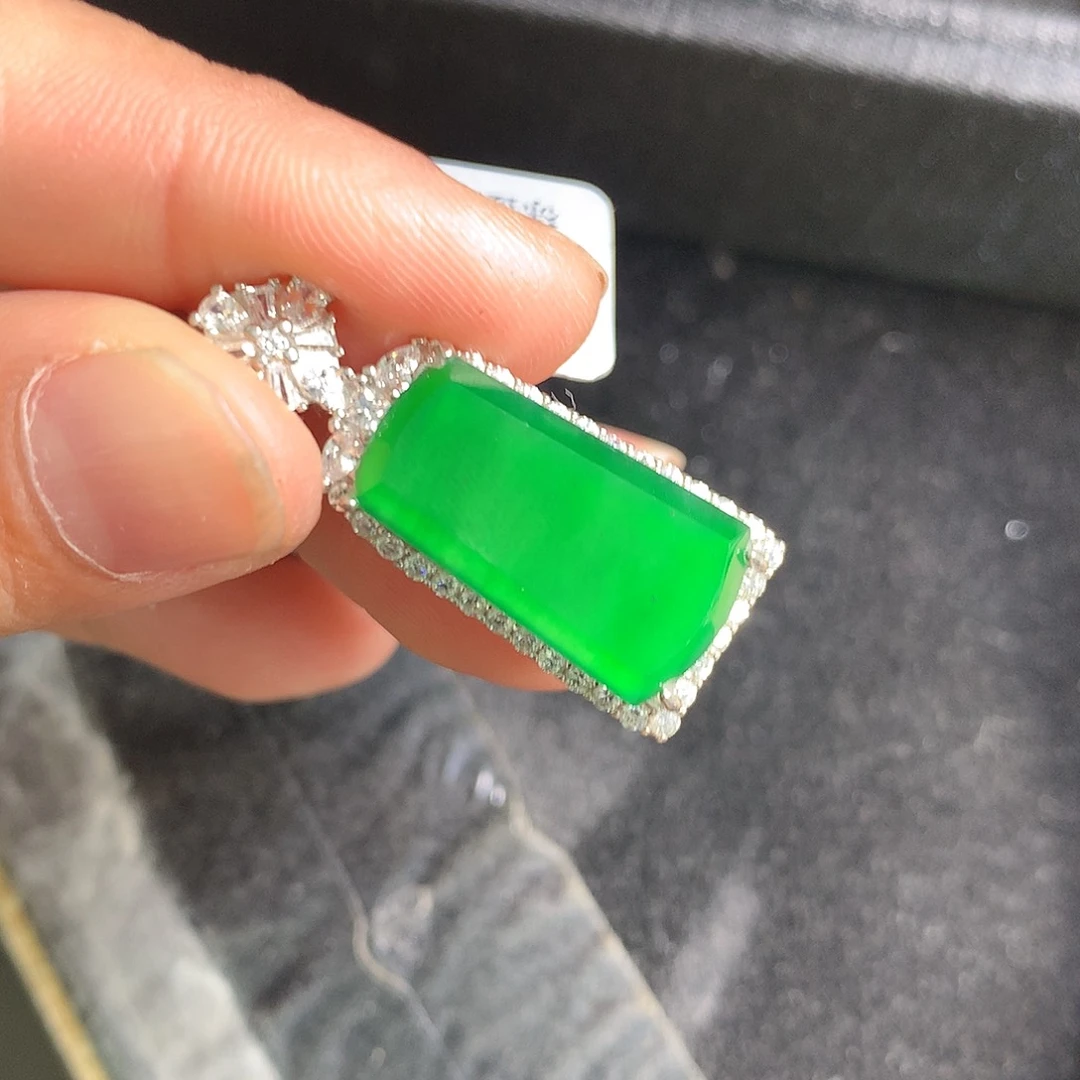 【闪购商品】翡翠银S925镶嵌吊坠(不含链)兔*尼天然翡翠