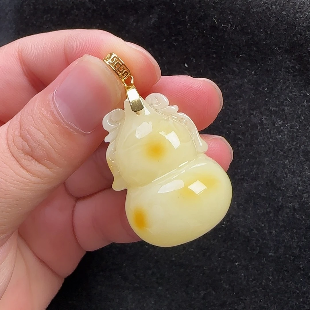 蜜蜡未镶嵌珠宝奇石