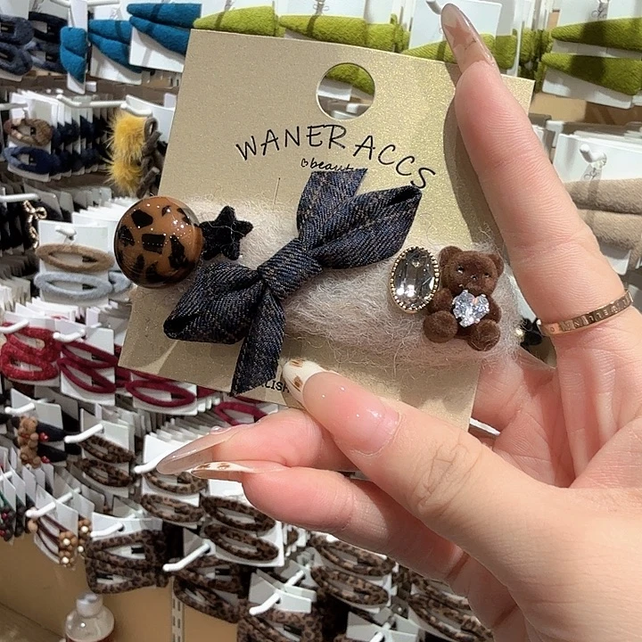 白色毛毛小熊掰掰夹豹纹豆