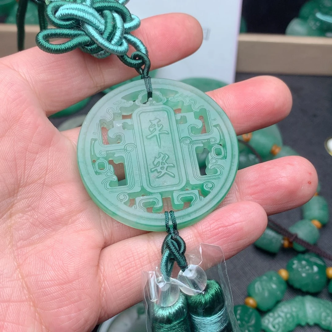 石英质玉颈饰未镶嵌温*
