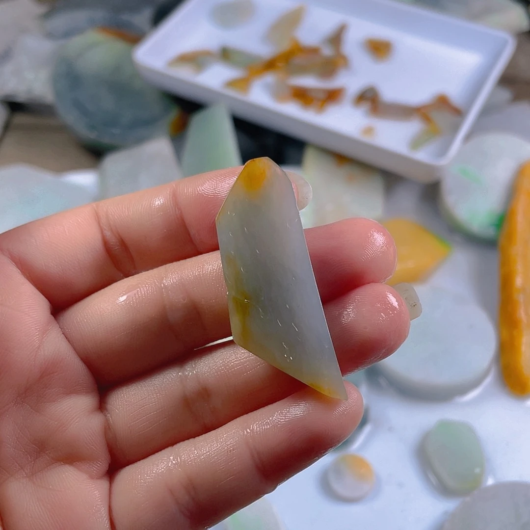 颈饰未镶嵌翡翠拥***市