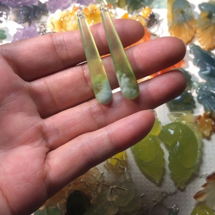 蛇纹石玉未镶嵌耳坠