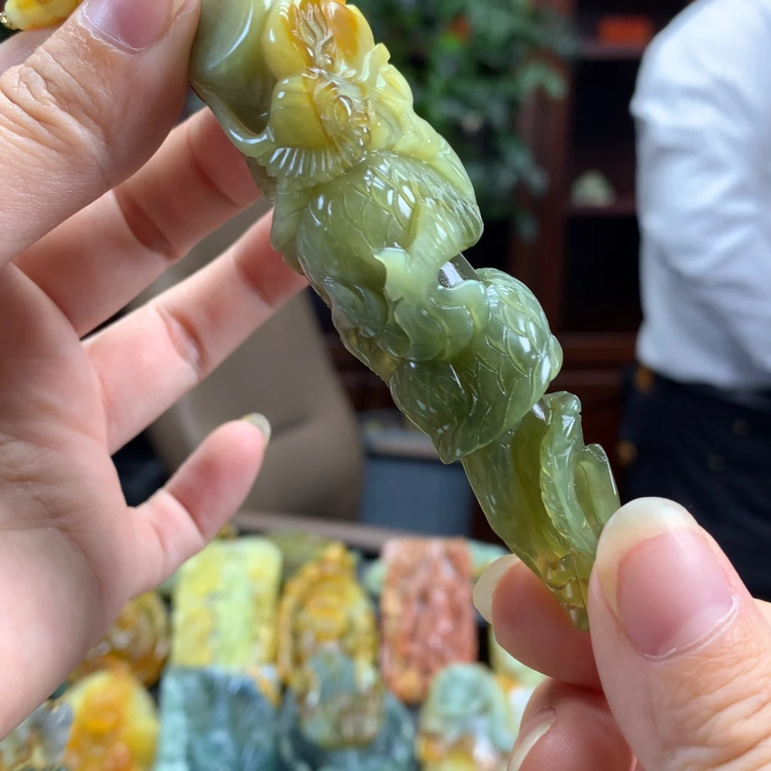 未镶嵌蛇纹石玉颈饰