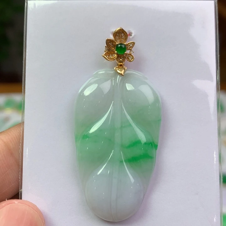 翡翠18K金镶嵌颈饰