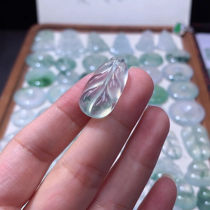 颈饰未镶嵌翡翠高冰飘花叶子