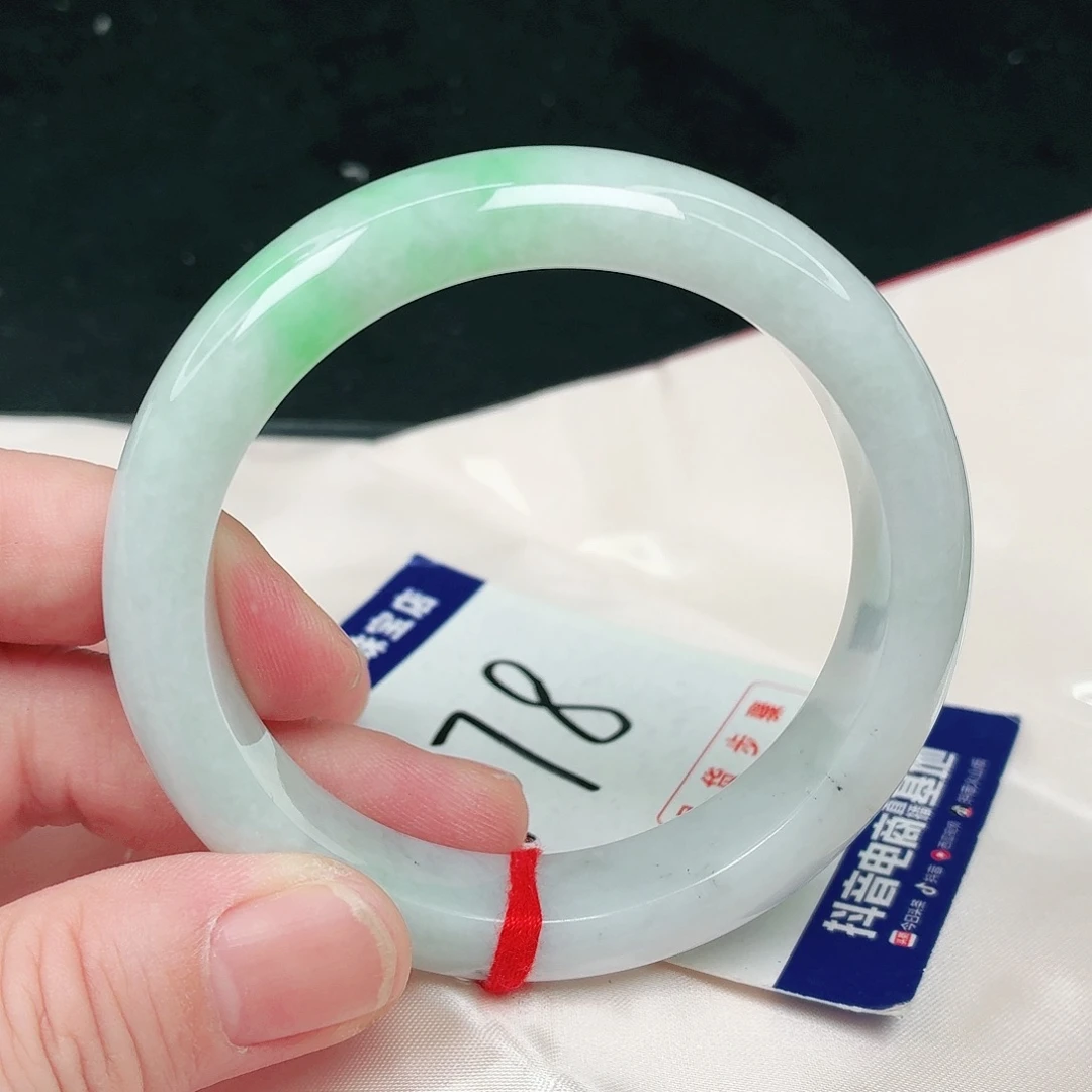 翡翠手镯未镶嵌翡翠