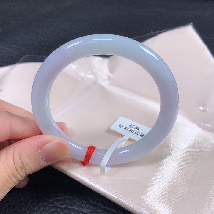 翡翠未镶嵌手镯（圆镯）