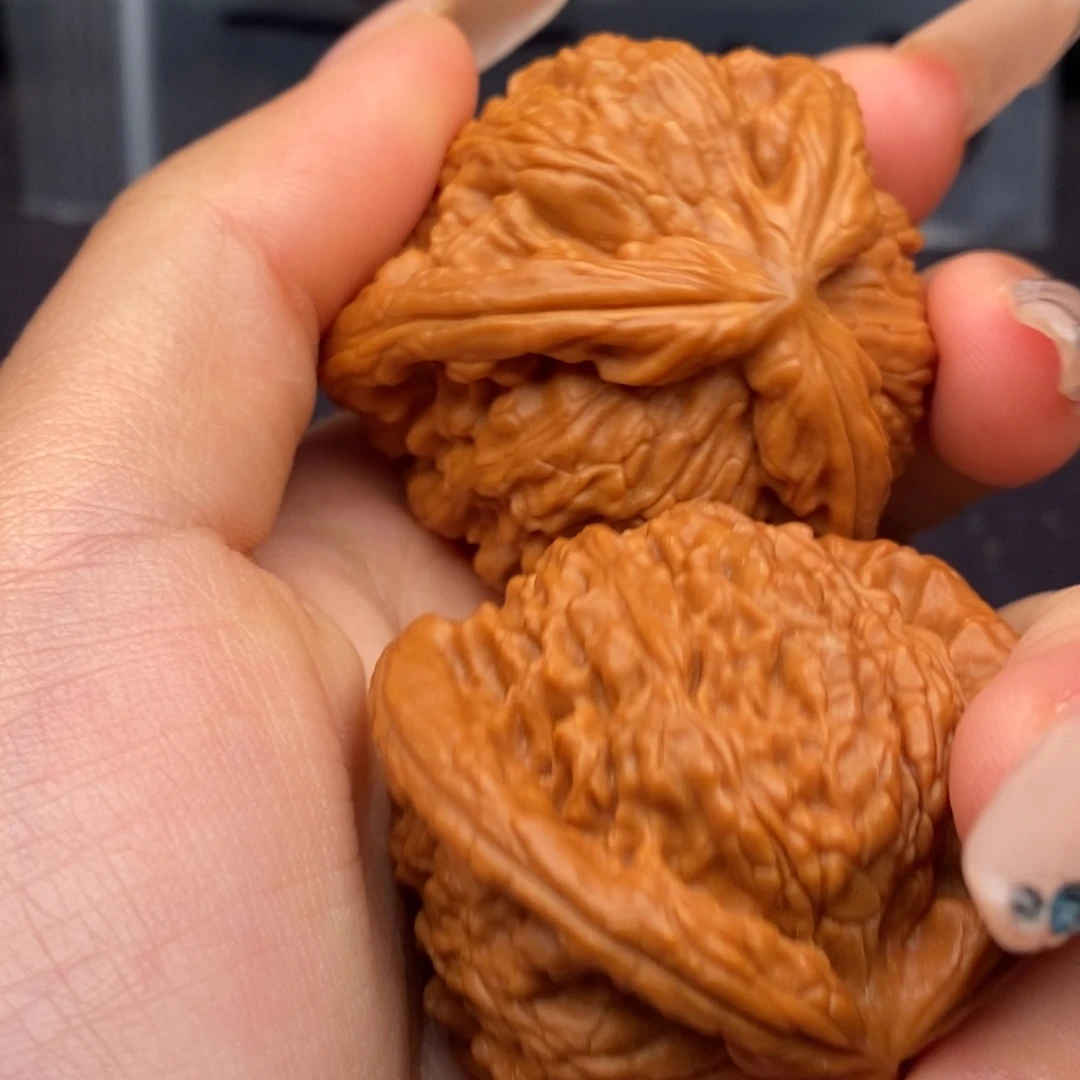 哈***儿吊坠文玩核桃白狮子