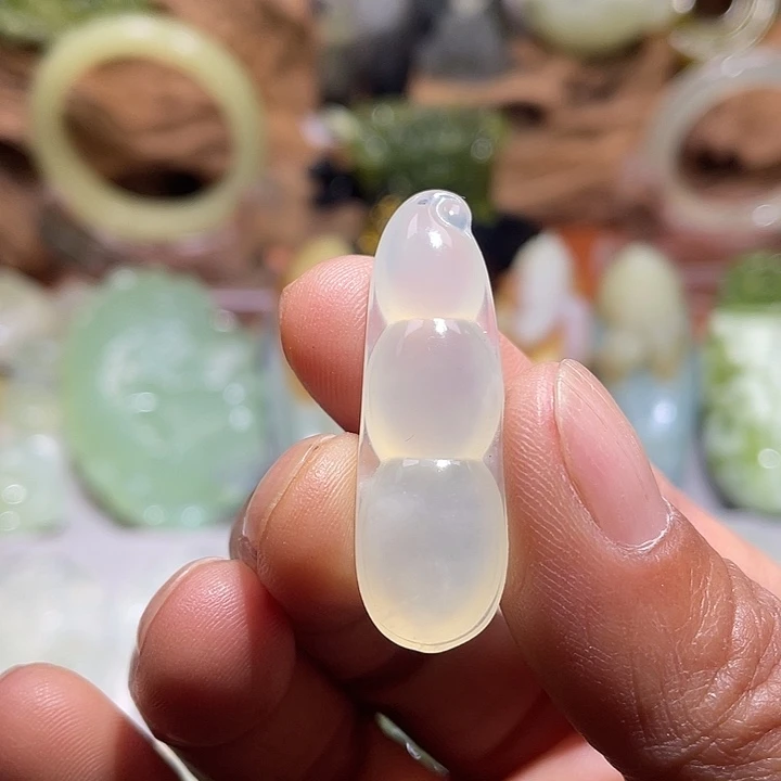 蛇纹石玉未镶嵌珠宝奇石