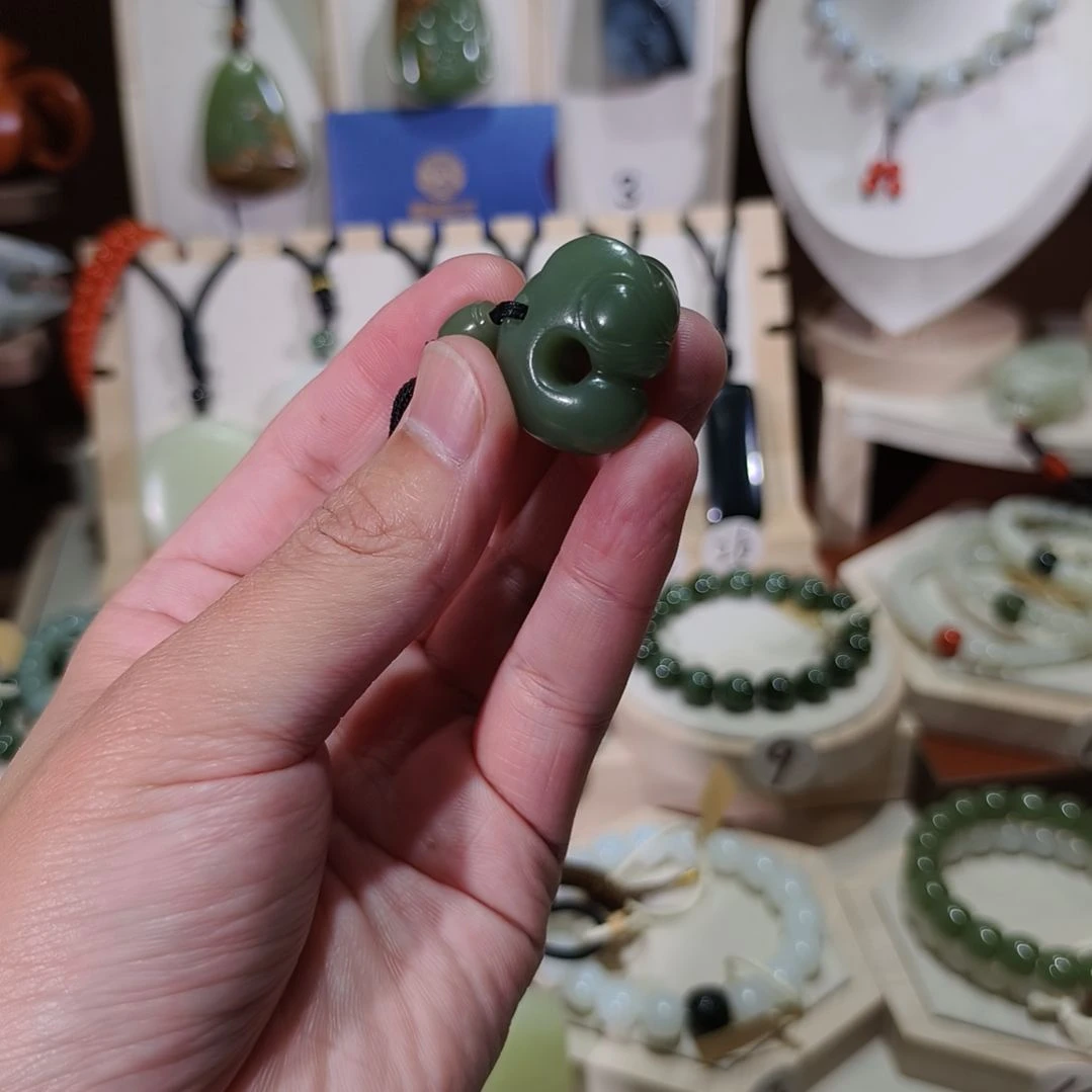 岫岩老玉（透闪石质玉）未镶嵌颈饰