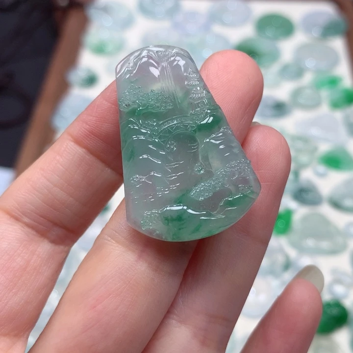 翡翠未镶嵌颈饰冰种飘花山水牌