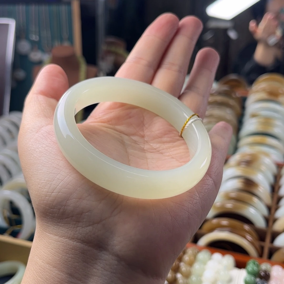 和田玉未镶嵌手镯